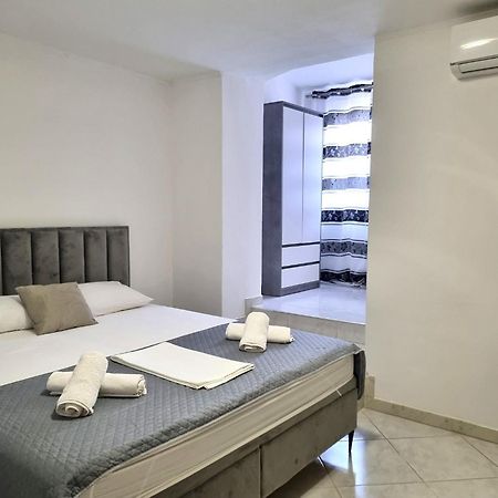 Rooms Vitoria On Joakim Square โปเรช ภายนอก รูปภาพ