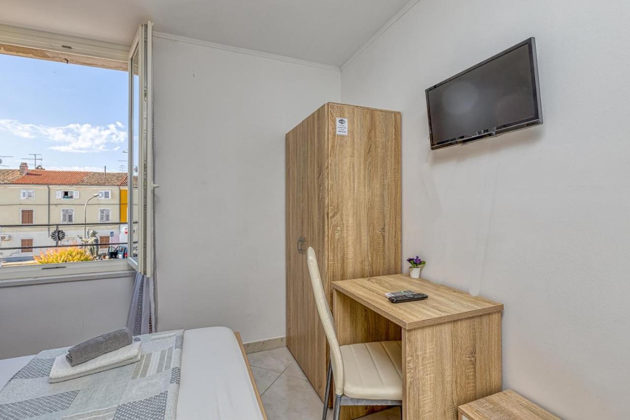 Rooms Vitoria On Joakim Square โปเรช ภายนอก รูปภาพ