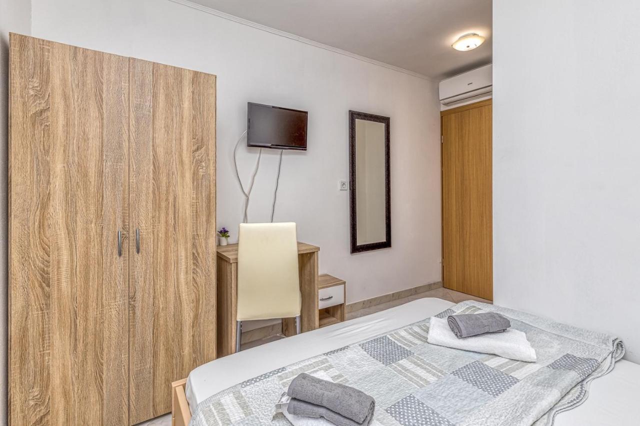 Rooms Vitoria On Joakim Square โปเรช ภายนอก รูปภาพ